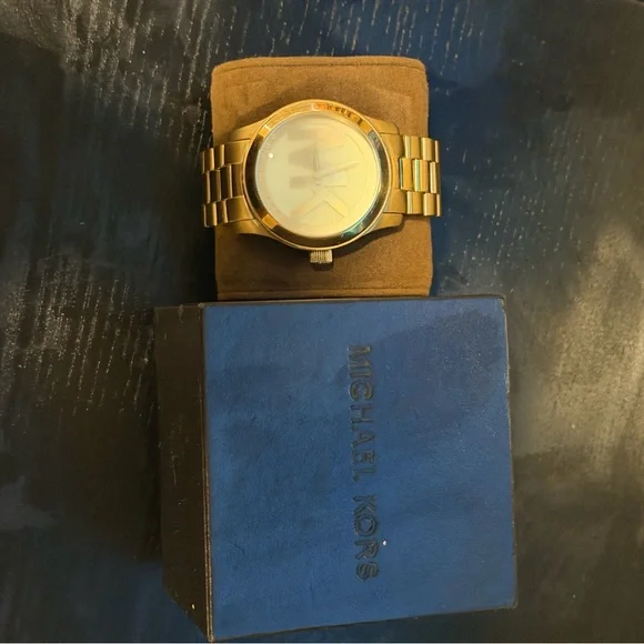 Gold Michael Kors watch - Picture 6 of 11
